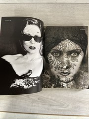 Vanity Fair: the Portraits : A Century of Iconic Images by Graydon Carter. Lib