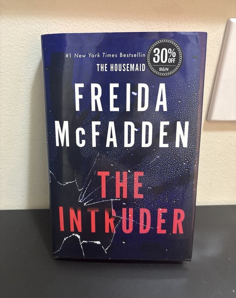 THE INTRUDER by Freida McFadden Sprayed Edge DELUXE EDITION Thriller Hardcover