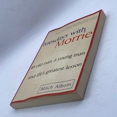 Tuesdays with Morrie : An Old Man, a Young Man, and Life’s Greatest Lesson Albom