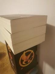 Trilogy Boxed Set – Catching Fire – Mockingjay by Suzanne Collins (2013,…