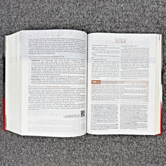 The Jeremiah Study Bible by Dr. David Jeremiah NKJV 2013 HC/DJ