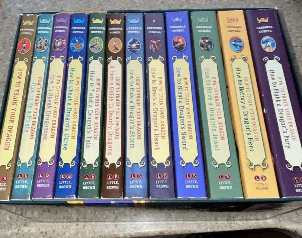How to Train Your Dragon: The Complete Series: Paperback Gift Set