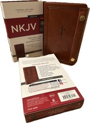 SNAP CLOSURE NKJV LARGE PRINT(10.5pt) Personal Size Brown Leathersoft Bible