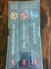 The Hunger Games Trilogy By Suzanne Collins – 3 Book Set with Case *New Sealed*