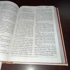 New Living Translation Bible (Giant Print) – Hardcover By Tyndale – GOOD