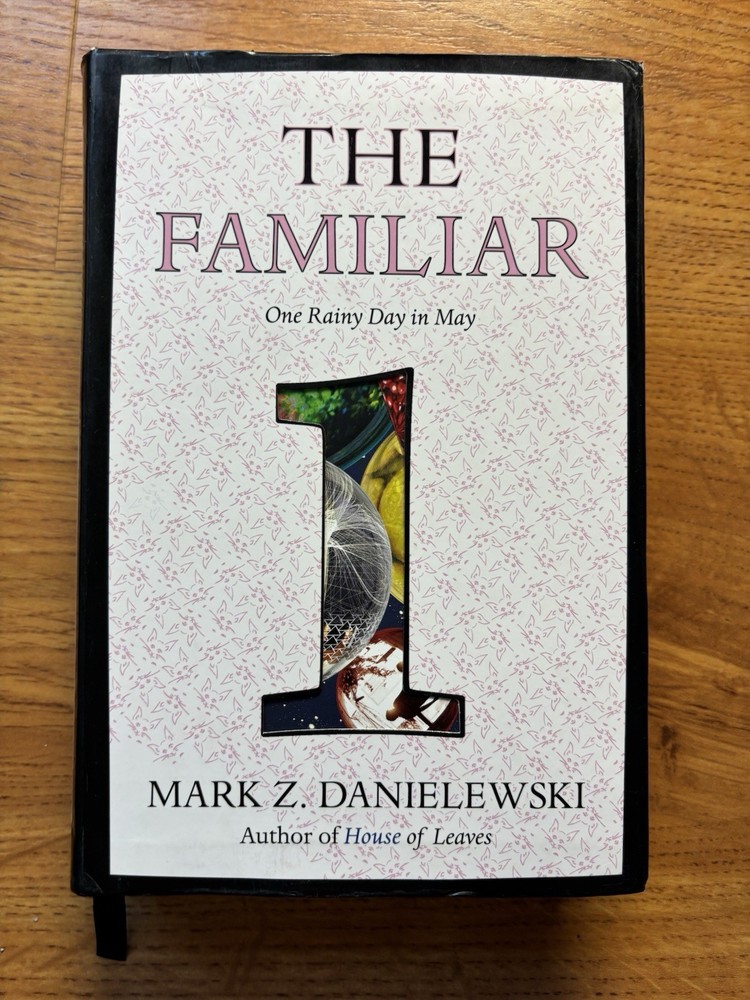 The Familiar, Volume 1: One Rainy Day in May/Mark Z. Danielewski/VERY GOOD FLEXI