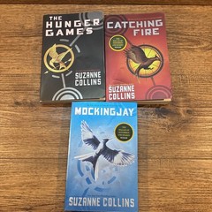 The Hunger Games Trilogy: The Hunger Games / Catching Fire / Mockingjay, Collins