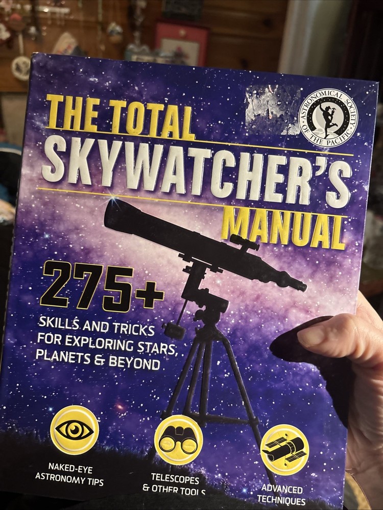 Total Skywatcher’s Manual : 275+ Skills and Tricks for Exploring Stars, Planets