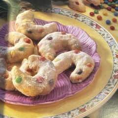 Classic Christmas Cookies: Dozens of Classic Recipes Hardback Book 77 pages