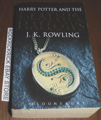 HARRY POTTER AND THE DEATHLY HALLOWS BY J. K. ROWLING (832 PAGES) 2008