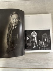 Vanity Fair: the Portraits : A Century of Iconic Images by Graydon Carter. Lib