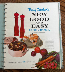 Betty Crocker Good and Easy Cook Book 1962 1st Edition 3rd Printing 192 Pages