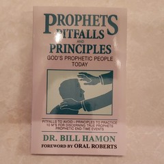 Destiny Image Prophets, Pitfalls and Principles – Bill Hamon (PB, 1991)