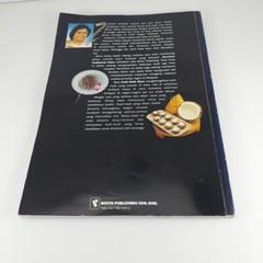 Kuih-Muih Utara by Zakiah Hanum, Malay Language Illustrated Cookbook 1992 PB