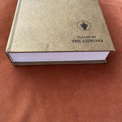 Holy Bible Placed by The Gideons King James Version 1985 Hardcover Gold GUC