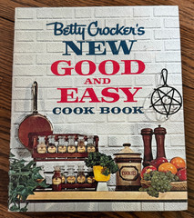 Betty Crocker Good and Easy Cook Book 1962 1st Edition 3rd Printing 192 Pages