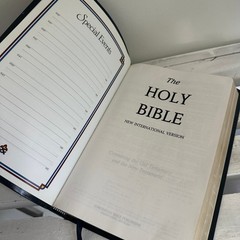 Holy Bible : New King James Version, Premium Bonded Black Leather NIV 1996 USA