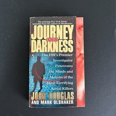 Journey Into Darkness – paperback, John E Douglas, 0671003941