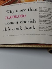 Better Homes Gardens New Cook Book Gold Souvenir Edition 1965 Gold 5 Ring-Binder