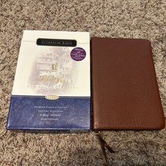 Thomas Nelson Signature Series Ultraslim NKJV Bible Premium Calfskin British Tan