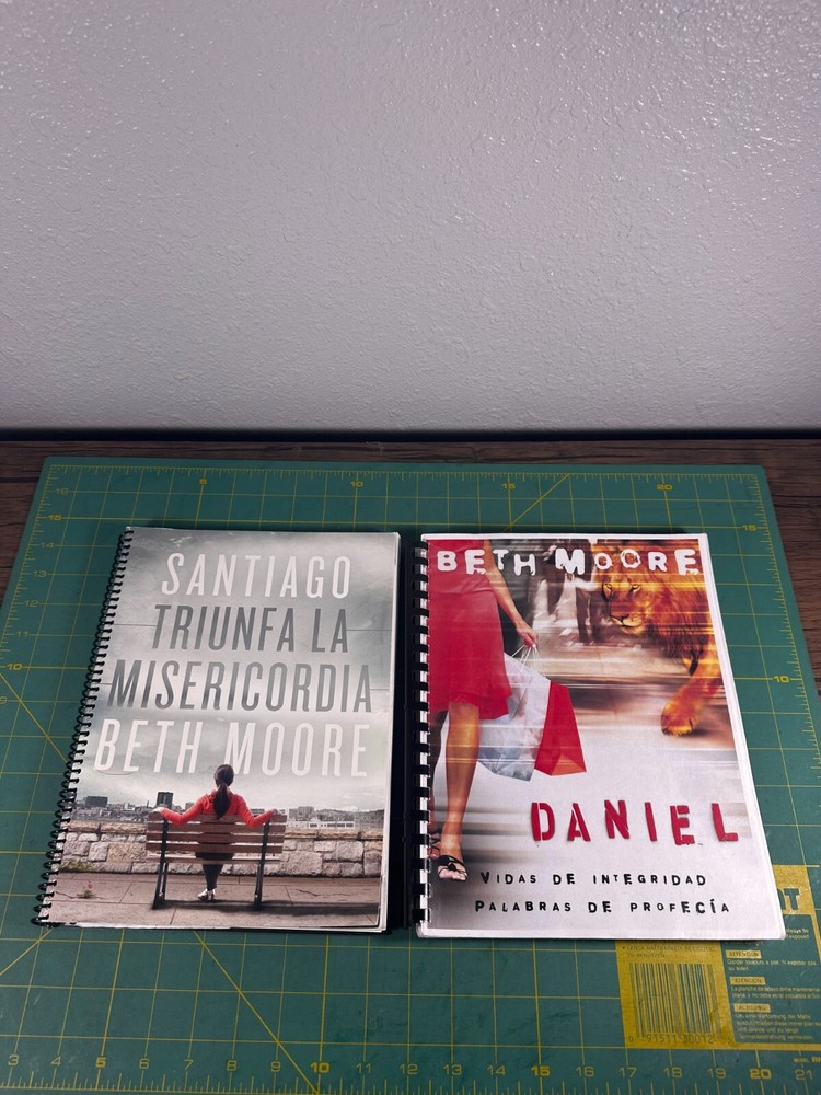 Daniel – Bible Study Book: Lives of Integrity, Words of Prophecy, Moore, Beth, V