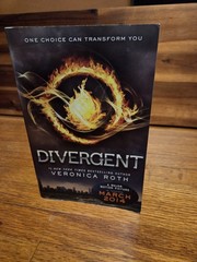 Veronica Roth Divergent Paperback 2010s Young Adult Science Fiction Novel