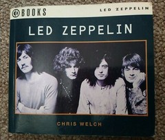 LED ZEPPELIN Collectable CD Sz format Book by Chris Welch w/ Color Illustrations