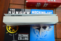 THE HUNGER GAMES TRILOGY BOX SET BY SUZANNE COLLINS EXCELLENT CONDITION