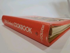 „Betty Crocker’s Cookbook – New & Revised Edition” binder cook book, 1970’s