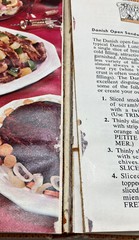 Vintage CUTCO KNIVES Cook Book 1972 World’s Finest Cutlery Hardbound 128 Pages