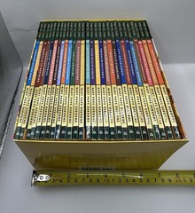 Magic Tree House Books 1-28 Boxed Set by Mary Pope Osborne (2008) English
