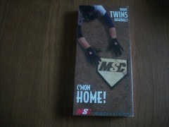MINNESOTA TWINS 1997 MEDIA GUIDE–SOFTCOVER BOOK- 332 pages
