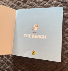 BLUEY. THE BEACH. PUFFIN BOOKS. 10 BY 10CM. APPROX 25 PAGES.