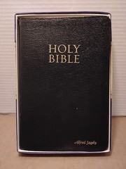 Holy Bible : New King James Version – 2006 – Bonded Leather Personal Size w/ Box