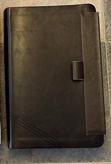 MAGNETIC CLOSURE NIV GIANT PRINT(12pt) Personal Size Bible Brown Leathersoft