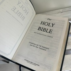 Holy Bible : New King James Version, Premium Bonded Black Leather NIV 1996 USA