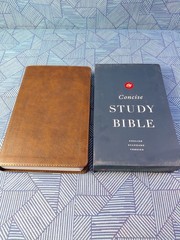 ESV Concise Study Bible (TruTone, Brown): Holy Bible, English Standard Versi…