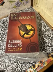 Sinsajo & En Llamas by Suzanne Collins Paperback Set 2 Books Spanish Edition