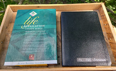 VG! Boxed Classic 1996c. NLT Life Application Study Bible Black Bonded Leather
