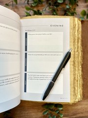 The Daily Grace Co. Meditations for Seasons of Waiting (New)