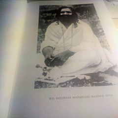 BHAGAVAD GITA: Maharishi Yogi NEW DELUXE GILT HB 0891860002 371 Pages SEE PHOTOS