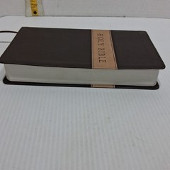 Holy Bible Gift & Award Edition New TYNDALE Living Translation READ