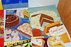 11 Vintage 1930’s 40’s 50s + pamphlet COOKBOOKS advertising Cakes bake ++ EUC