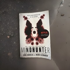 Mindhunter : Inside the FBI’s Elite Serial Crime Unit by John E. Douglas and…