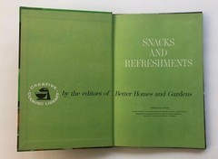 1963 Better Homes & Gardens SNACKS AND REFRESHMENTS Cookbook (61 pages) NICE