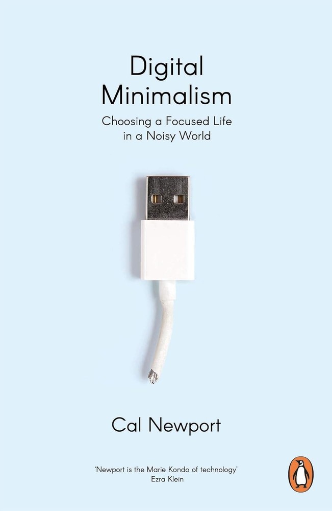 Digital Minimalism: Choosing a Focused Life in a Noisy World Paperback by Cal