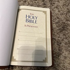 Thomas Nelson Signature Series Ultraslim NKJV Bible Premium Calfskin British Tan