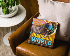 Dinosaur World: over 1,200 Amazing Dinosaurs, Famous Fossils, and the Latest Dis