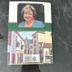 Maeve Binchy Quentins Signed by Author 1st Printing HC/DJ 2002 Dutton
