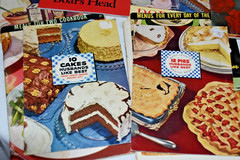 11 Vintage 1930’s 40’s 50s + pamphlet COOKBOOKS advertising Cakes bake ++ EUC